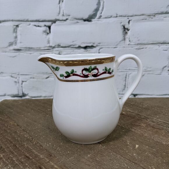 Royal Heritage Winter Garland creamer - Picture 4 of 6